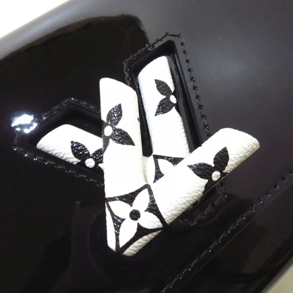 🚨 Sale!🎉HPx2🎉!Louis Vuitton Black Vernis Twist Monogram PM - Picture 4 of 16